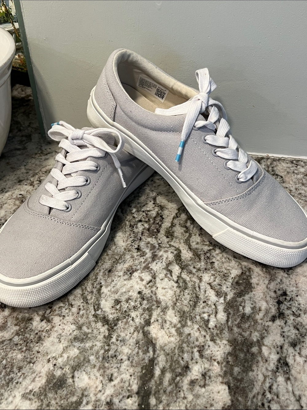 Toms Women’s sz 8.5 Light Gray Canvas Sneakers with White Soles